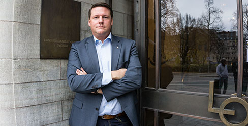 Tobias Baudin kräver svar av Sverigedemokraterna.